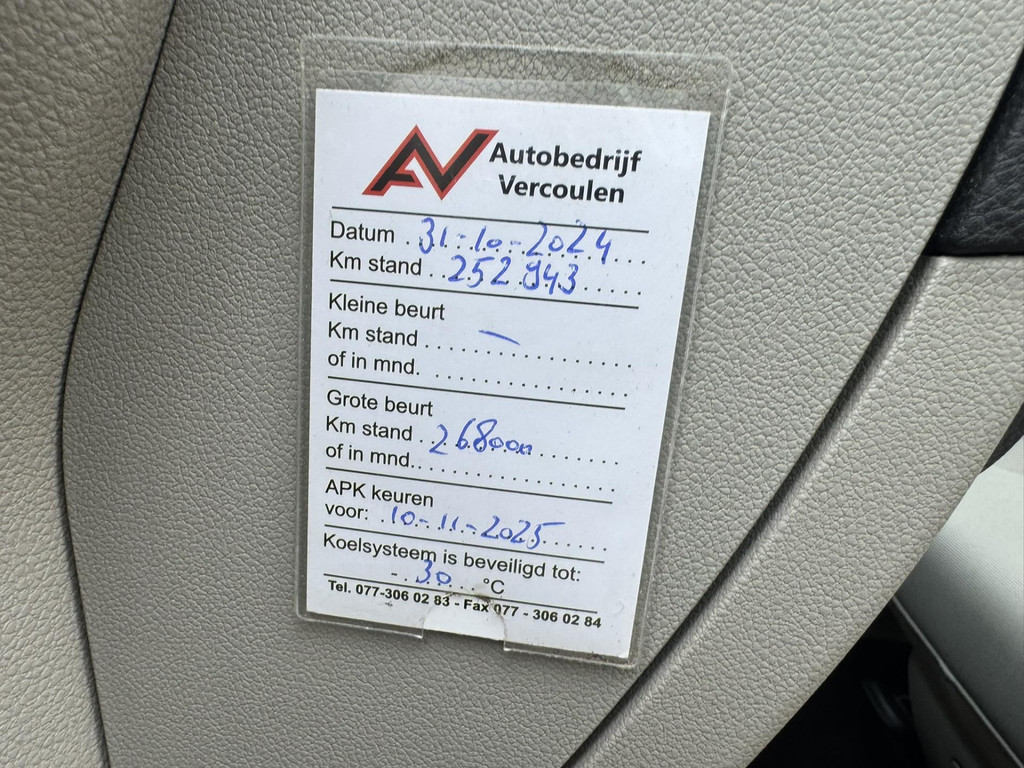44461838-42.jpg