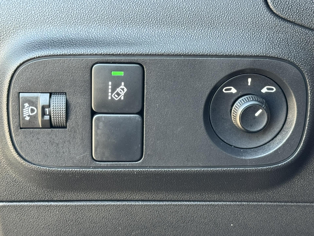 46073645-6.jpg