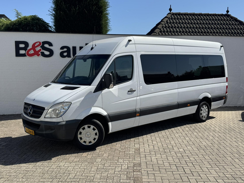 47067587-10.jpg
