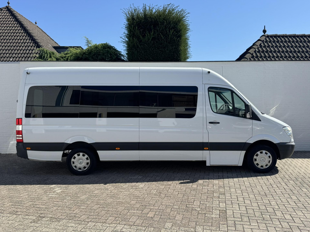 47067587-11.jpg