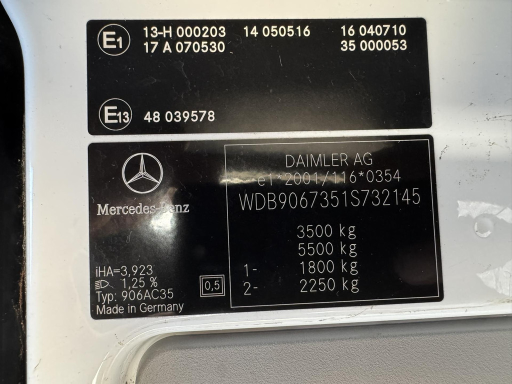 47067587-27.jpg