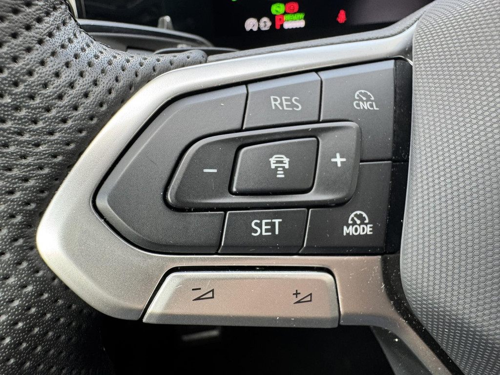 47557851-4.jpg