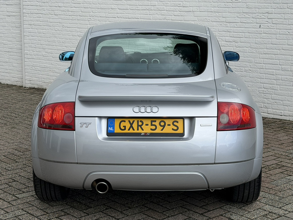 53977374-12.jpg